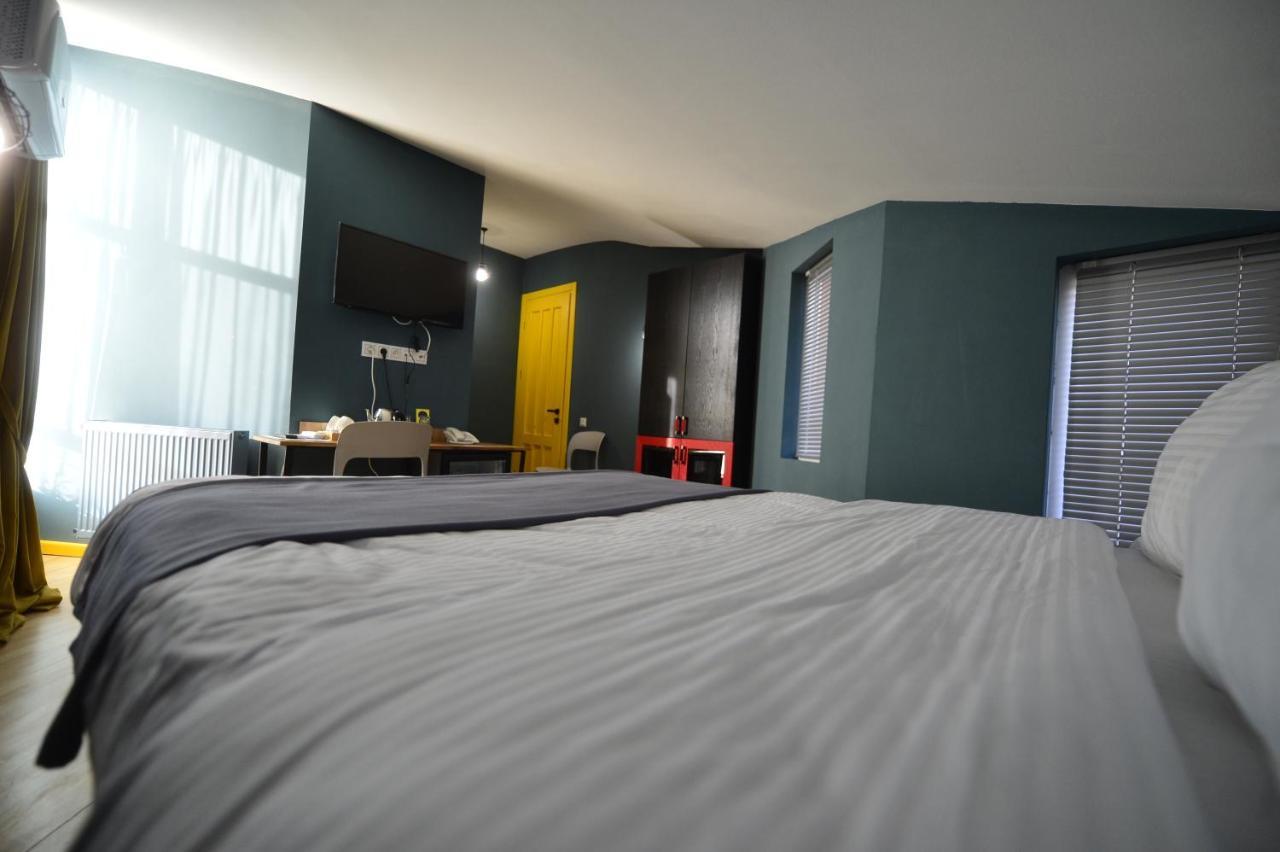 Boutique Hotel 27+ Tbilisi ภายนอก รูปภาพ